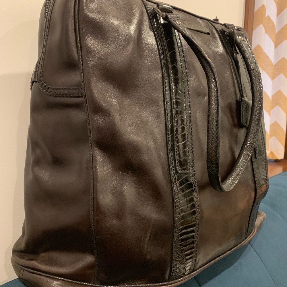 All Leather Burberry Weekend Bag - Picture 4 of 5